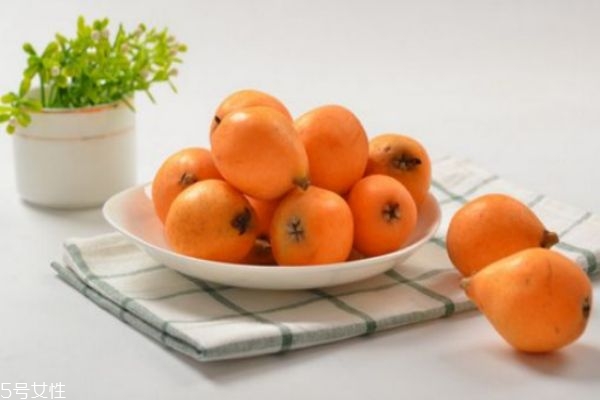 吃枇杷對(duì)人體的好處 吃枇杷的注意事項(xiàng) 吃枇杷對(duì)人體的好處 吃枇杷的注意事項(xiàng)