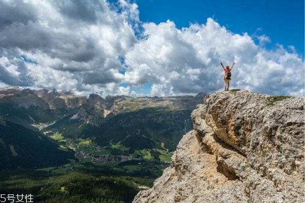 爬山為啥會腿抖 爬山后腿疼最好的恢復(fù)法 爬山為啥會腿抖 爬山后腿疼最好的恢復(fù)法