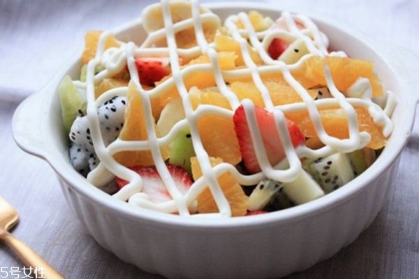 長(zhǎng)期吃水果沙拉是否可以減肥 沙拉的功效 長(zhǎng)期吃水果沙拉是否可以減肥 沙拉的功效
