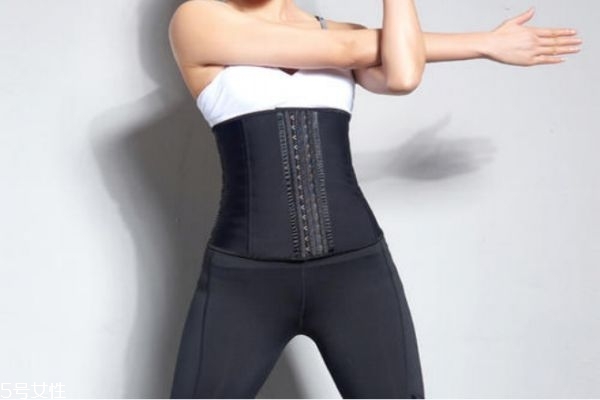 不運(yùn)動(dòng)也可以帶束腰帶嗎 瘦身束腰的危害 不運(yùn)動(dòng)也可以帶束腰帶嗎 瘦身束腰的危害