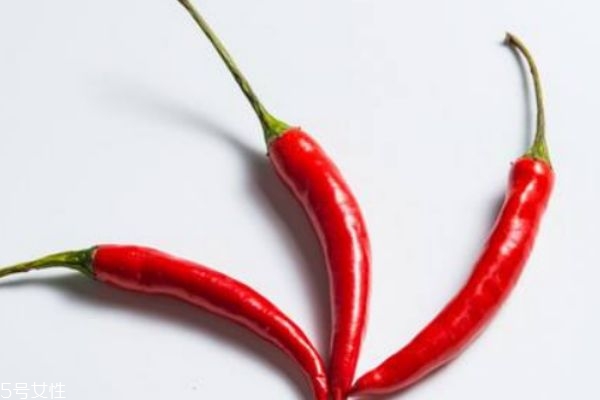 吃辣椒可以減肥嗎 青辣椒和紅辣椒的區(qū)別 吃辣椒可以減肥嗎 青辣椒和紅辣椒的區(qū)別
