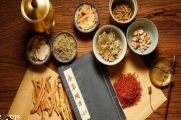 中藥和西藥有什么區(qū)別 喝中藥的注意事項(xiàng) 中藥和西藥有什么區(qū)別 喝中藥的注意事項(xiàng)