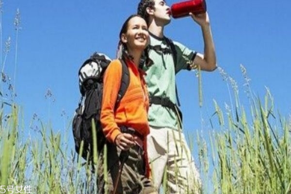 爬山想要準(zhǔn)備什么東西呢 爬山的好處有什么 爬山想要準(zhǔn)備什么東西呢 爬山的好處有什么