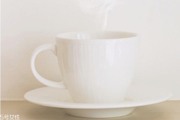 夏天喝熱水會(huì)上火嗎 夏天喝熱水還是涼水 夏天喝熱水會(huì)上火嗎 夏天喝熱水還是涼水