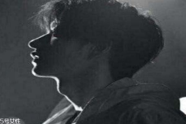 當(dāng)男生對(duì)你心動(dòng)了的幾種表現(xiàn) 男生喜歡你的常見表現(xiàn)有什么呢 當(dāng)男生對(duì)你心動(dòng)了的幾種表現(xiàn) 男生喜歡你的常見表現(xiàn)有什么呢