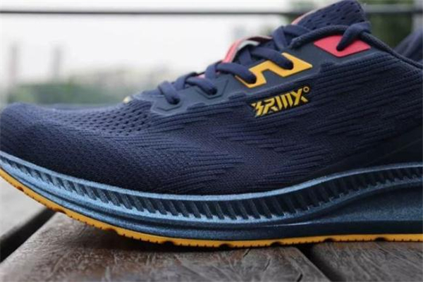 361高達q彈跑鞋測評 361高達q彈和匹克態(tài)極哪個好 361高達q彈跑鞋測評 361高達q彈和匹克態(tài)極哪個好