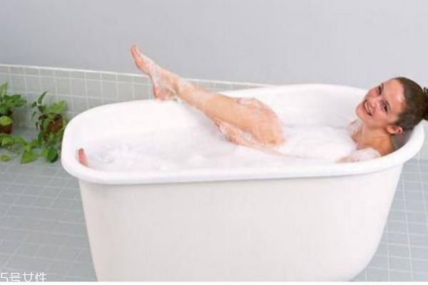 泡澡有什么好處呢 多久泡一次澡好呢 泡澡有什么好處呢 多久泡一次澡好呢