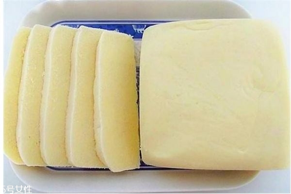 什么是奶豆腐呢 奶豆腐的做法是什么 什么是奶豆腐呢 奶豆腐的做法是什么