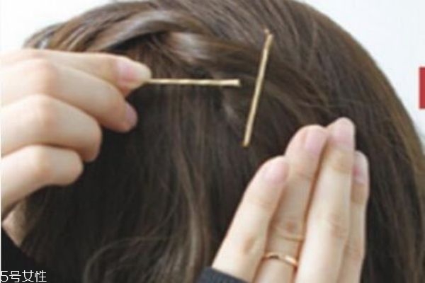 怎么扎起前面短劉海 劉海怎么往上扎 怎么扎起前面短劉海 劉海怎么往上扎