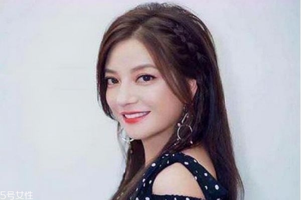 怎么扎起前面短劉海 劉海怎么往上扎 怎么扎起前面短劉海 劉海怎么往上扎