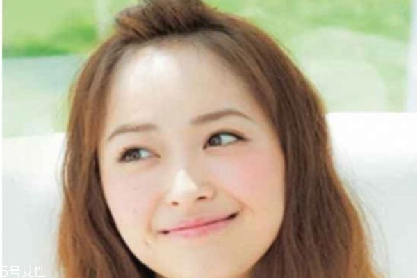 怎么扎起前面短劉海 劉海怎么往上扎 怎么扎起前面短劉海 劉海怎么往上扎