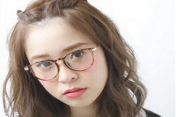 怎么扎起前面短劉海 劉海怎么往上扎 怎么扎起前面短劉海 劉海怎么往上扎