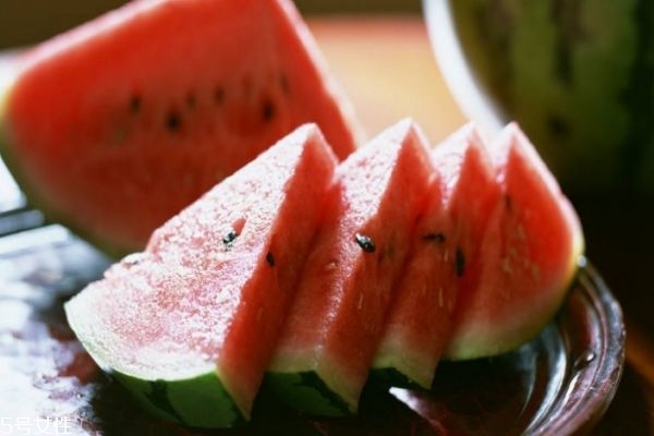 西瓜可以放多久呢 水果的保質期一般是多久呢 西瓜可以放多久呢 水果的保質期一般是多久呢