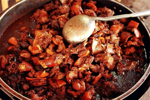 狗肉和鱔魚(yú)能一起吃嗎 狗肉食用禁忌 狗肉和鱔魚(yú)能一起吃嗎 狗肉食用禁忌