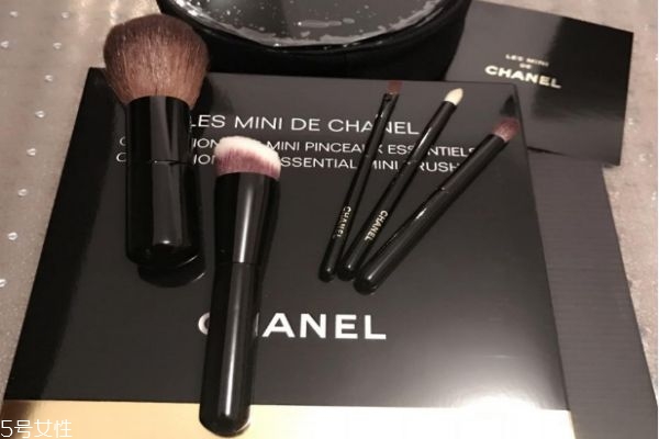 香奈兒粉底刷好用嗎 香奈兒粉底刷怎么用 香奈兒粉底刷好用嗎 香奈兒粉底刷怎么用