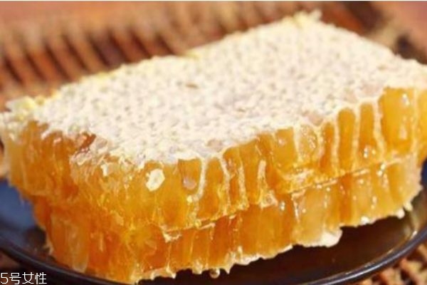 蜂王漿的功效有什么呢 蜂王漿應該怎么儲藏呢 蜂王漿的功效有什么呢 蜂王漿應該怎么儲藏呢