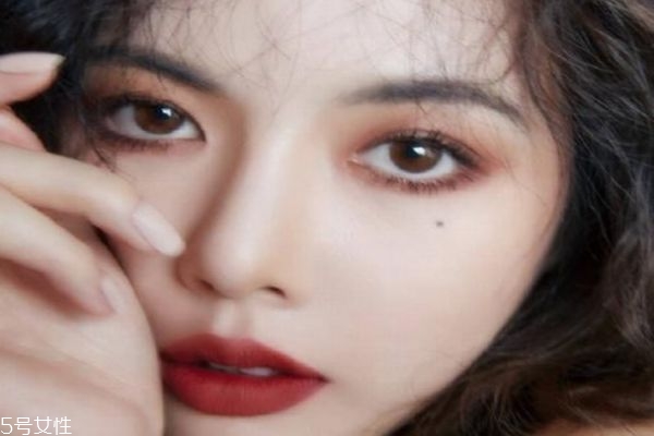 泫雅紫色妝容教程 金泫雅ins最新妝容 泫雅紫色妝容教程 金泫雅ins最新妝容