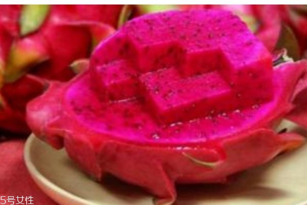 火龍果的熱量有多高呢 火龍果有什么價(jià)值呢 火龍果的熱量有多高呢 火龍果有什么價(jià)值呢