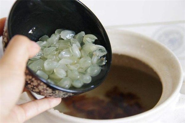 皂角米一次要泡幾粒 皂角米泡了三天能吃嗎 皂角米一次要泡幾粒 皂角米泡了三天能吃嗎