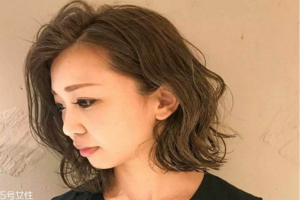 造型燙和傳統(tǒng)燙發(fā)有什么區(qū)別 造型燙能保持多久 造型燙和傳統(tǒng)燙發(fā)有什么區(qū)別 造型燙能保持多久