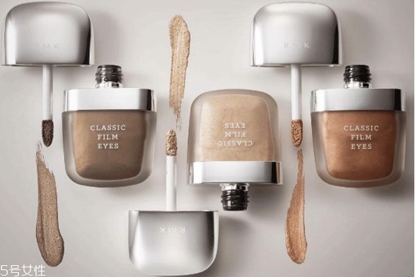 液體眼影和眼影粉哪個好用 眼影粉好用還是液體眼影好 液體眼影和眼影粉哪個好用 眼影粉好用還是液體眼影好