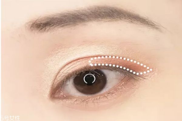 雙眼皮怎么畫眼影好看 雙眼皮畫眼影教程 雙眼皮怎么畫眼影好看 雙眼皮畫眼影教程