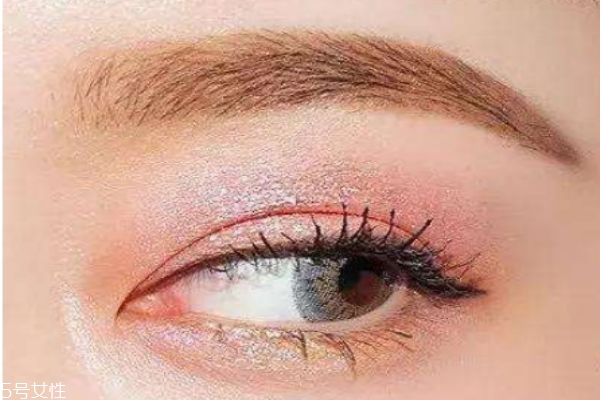 液體眼影好不好 液體眼影和粉質(zhì)哪個好