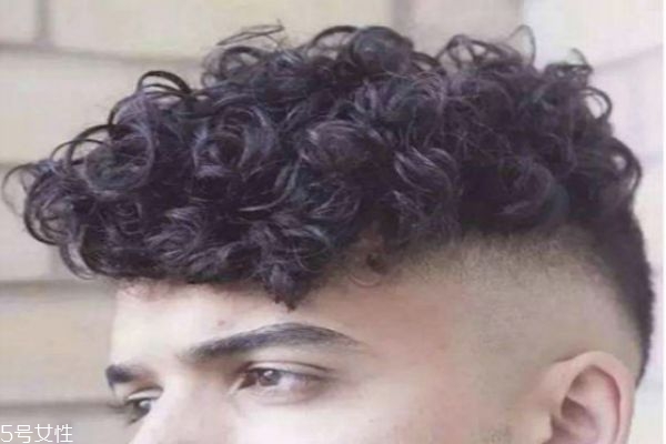 錫紙燙和煙花燙的區(qū)別 錫紙燙和黑人燙的區(qū)別 錫紙燙和煙花燙的區(qū)別 錫紙燙和黑人燙的區(qū)別