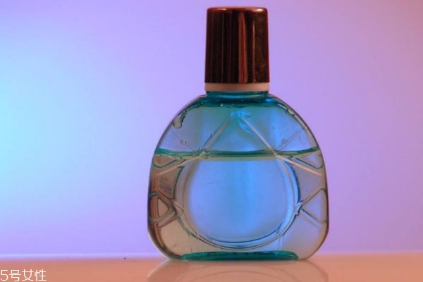 如何保存眼藥水 眼藥水使用注意事項(xiàng) 如何保存眼藥水 眼藥水使用注意事項(xiàng)