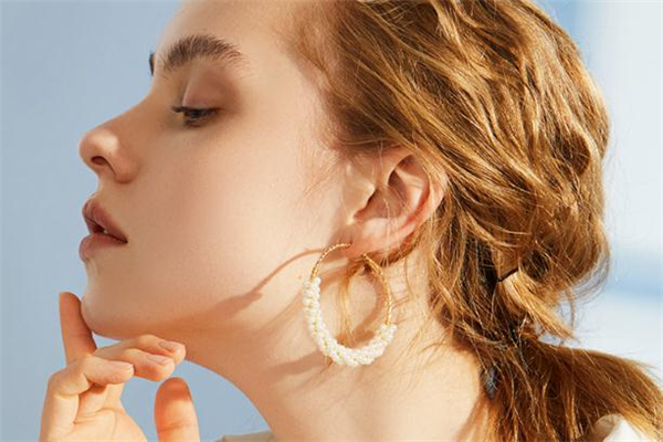 珍珠耳環(huán)什么款式好看 今夏潮流耳環(huán)推薦 珍珠耳環(huán)什么款式好看 今夏潮流耳環(huán)推薦