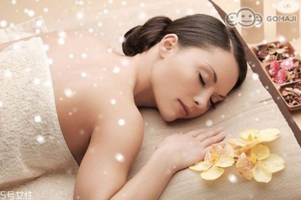 精油開(kāi)背的功效 精油開(kāi)背的注意事項(xiàng) 精油開(kāi)背的功效 精油開(kāi)背的注意事項(xiàng)