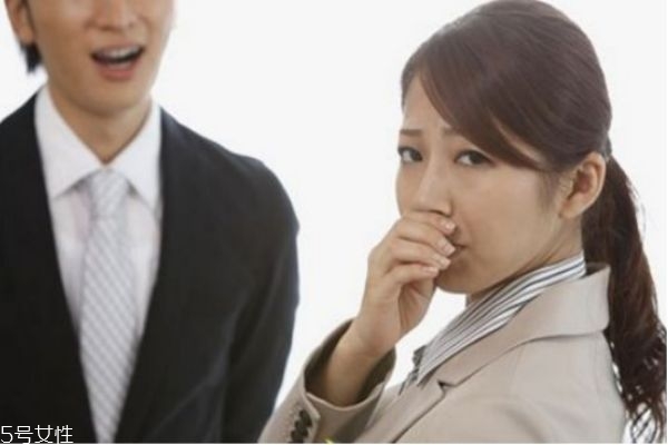 胃酸倒流的癥狀有哪些 胃酸過多不宜吃的水果 胃酸倒流的癥狀有哪些 胃酸過多不宜吃的水果