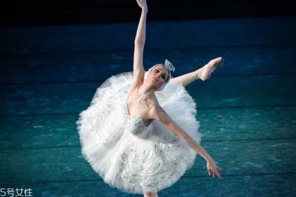 芭蕾天鵝臂怎么做 美麗芭蕾天鵝臂步驟 芭蕾天鵝臂怎么做 美麗芭蕾天鵝臂步驟