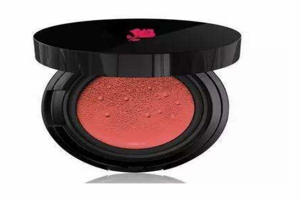 氣墊腮紅要怎么用呢 氣墊腮紅有什么優(yōu)點呢