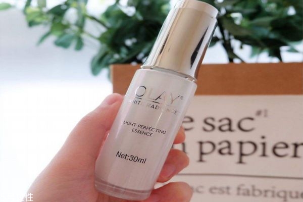 olay小白瓶真假如何辨別 olay小白瓶護膚小貼士 olay小白瓶真假如何辨別 olay小白瓶護膚小貼士