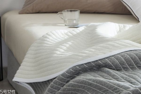 空調被要套被套嗎 空調被要怎么洗呢 空調被要套被套嗎 空調被要怎么洗呢