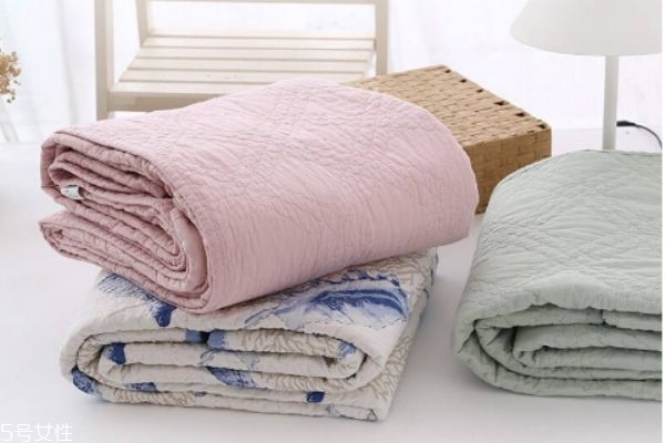 空調被要套被套嗎 空調被要怎么洗呢 空調被要套被套嗎 空調被要怎么洗呢