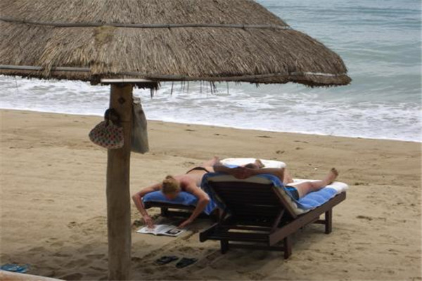 曬傷能喝酒嗎 曬傷后應小心護理皮膚 曬傷能喝酒嗎 曬傷后應小心護理皮膚