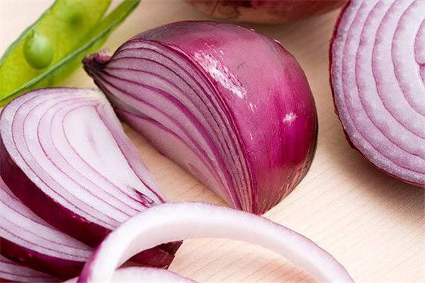 洋蔥燉冰糖可以止咳嗎 洋蔥燉冰糖的做法 洋蔥燉冰糖可以止咳嗎 洋蔥燉冰糖的做法