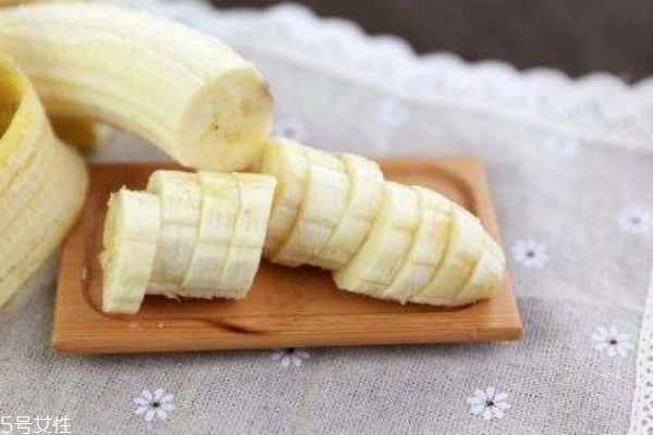 香蕉有什么營(yíng)養(yǎng)價(jià)值呢 吃香蕉有什么好處呢 香蕉有什么營(yíng)養(yǎng)價(jià)值呢 吃香蕉有什么好處呢