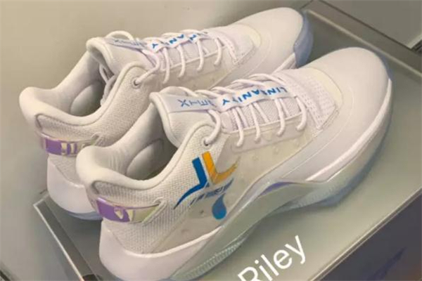 特步游云4代發(fā)售信息 特步游云4林書豪pe諜照曝光 特步游云4代發(fā)售信息 特步游云4林書豪pe諜照曝光