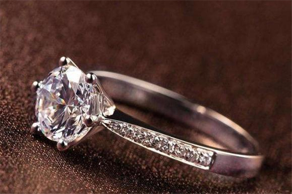 六福珠寶鉆戒怎么樣 六福珠寶鉆戒什么檔次 六福珠寶鉆戒怎么樣 六福珠寶鉆戒什么檔次