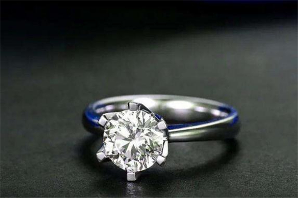 六福珠寶鉆戒怎么樣 六福珠寶鉆戒什么檔次 六福珠寶鉆戒怎么樣 六福珠寶鉆戒什么檔次