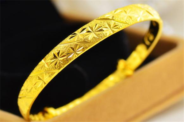 黃金手鐲怎么清洗變亮 黃金手鐲清洗小竅門 黃金手鐲怎么清洗變亮 黃金手鐲清洗小竅門