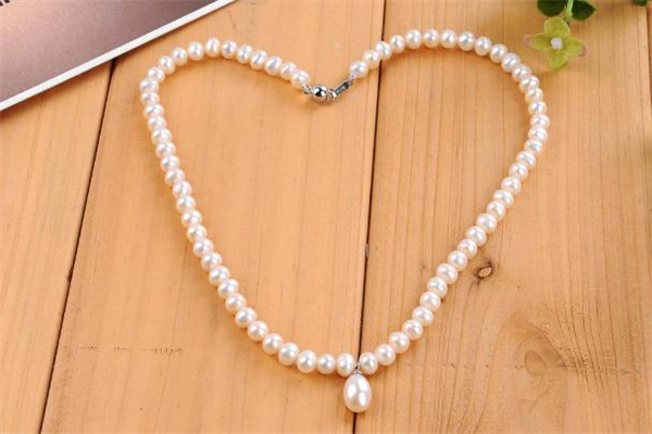 珍珠項鏈會過敏嗎 珍珠項鏈過敏怎么辦 珍珠項鏈會過敏嗎 珍珠項鏈過敏怎么辦