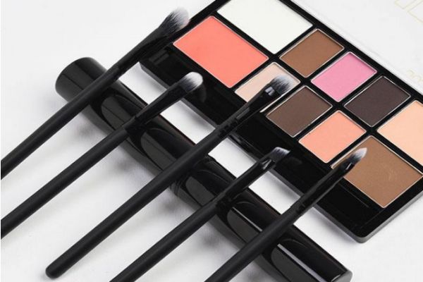 衰敗城市眼影畫法 衰敗城市眼影配色畫法