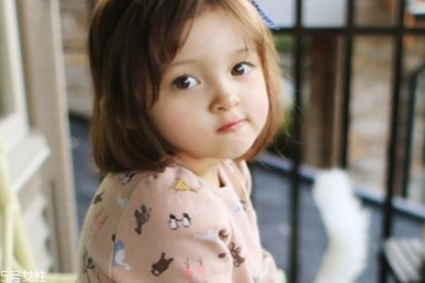 3歲寶寶短發(fā)簡(jiǎn)單編發(fā) 小女孩可愛發(fā)型 3歲寶寶短發(fā)簡(jiǎn)單編發(fā) 小女孩可愛發(fā)型