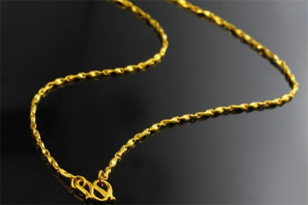 黃金項(xiàng)鏈掉色是假的嗎 黃金項(xiàng)鏈掉色是怎么回事 黃金項(xiàng)鏈掉色是假的嗎 黃金項(xiàng)鏈掉色是怎么回事