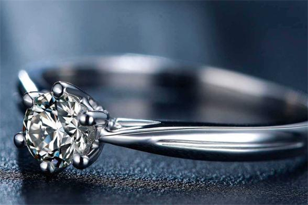 結(jié)婚紀念日送什么珠寶首飾好 結(jié)婚紀念日送禮物攻略 結(jié)婚紀念日送什么珠寶首飾好 結(jié)婚紀念日送禮物攻略