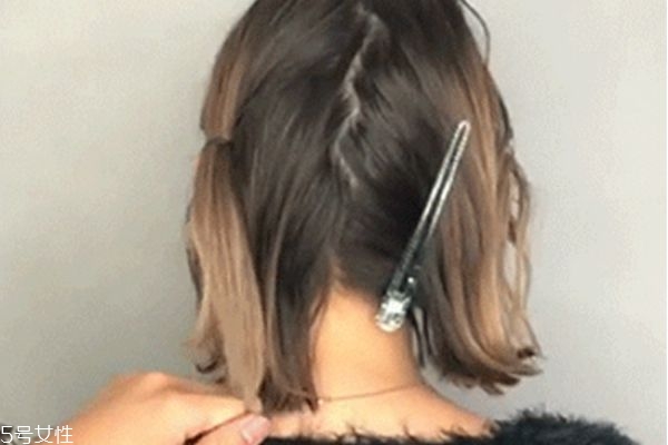 3歲寶寶短發(fā)簡(jiǎn)單編發(fā) 小女孩可愛發(fā)型 3歲寶寶短發(fā)簡(jiǎn)單編發(fā) 小女孩可愛發(fā)型